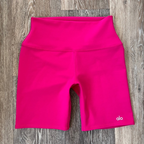 ALO Yoga Pants - ALO Yoga | 7" High-Waist Biker Short in Magenta, Size: Small